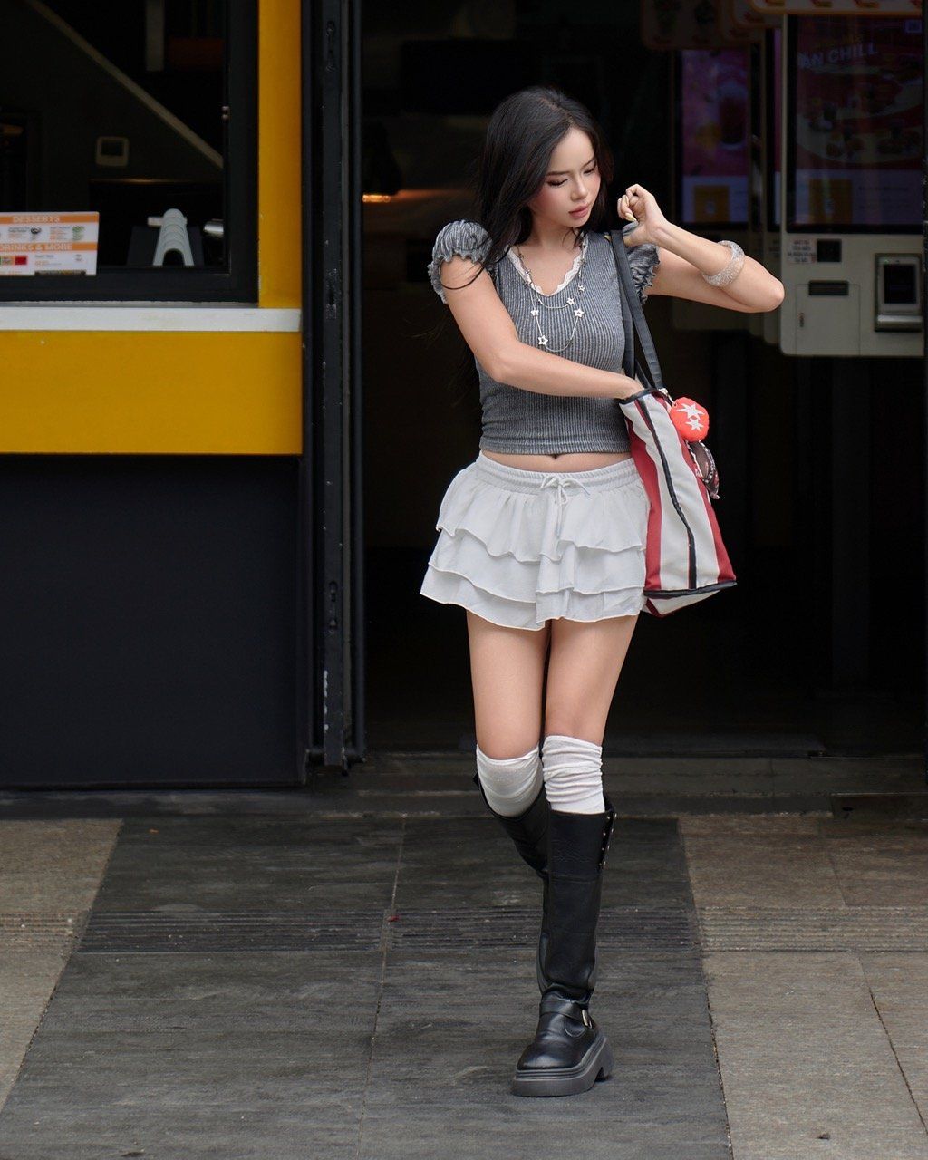 bin_3335_large_7b2778293f374a6285c9901972d84bb0_master