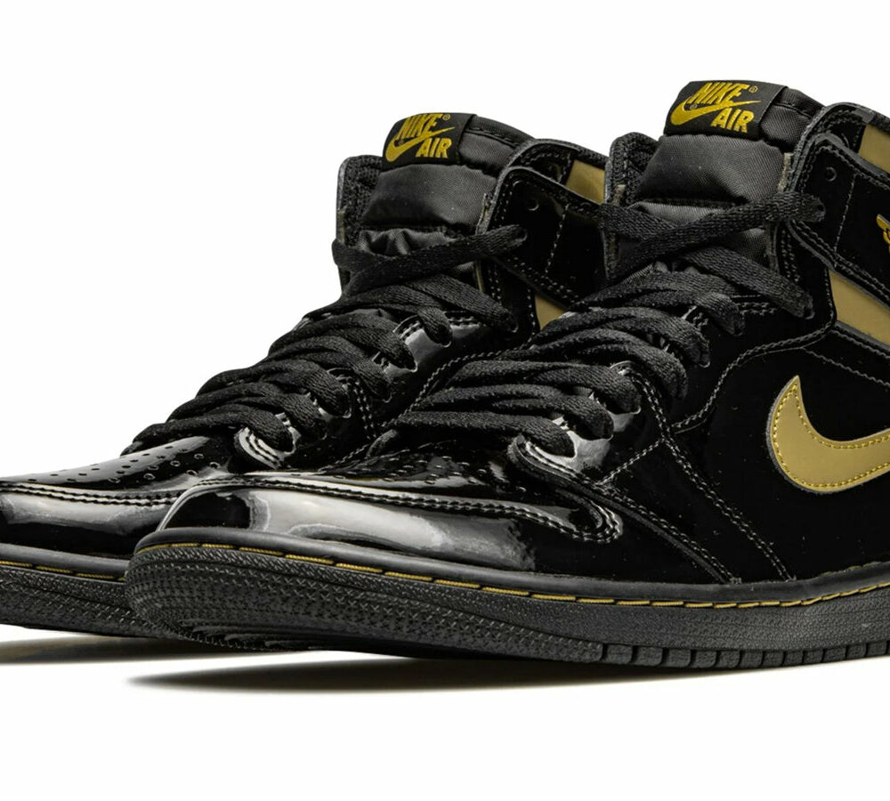 Air Jordan 1 Retro High OG "Black Metallic Gold" 555088-032