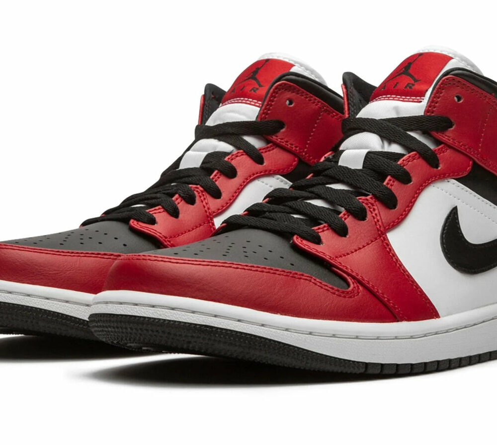 Air Jordan 1 Mid "Chicago Black Toe" 554725-069