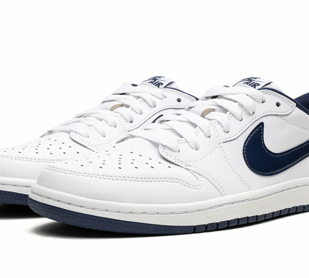 Air Jordan 1 Retro Low OG "Midnight Navy" 705329-106